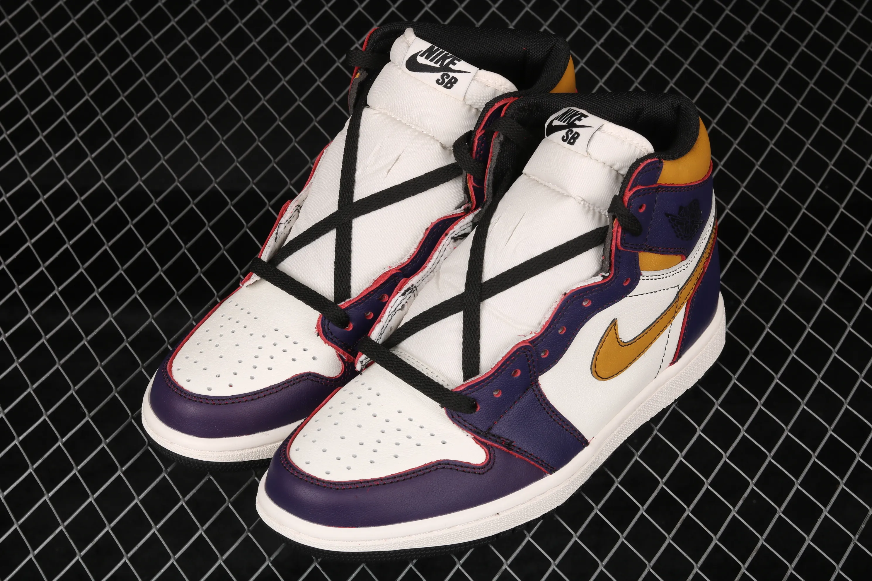 All categories Air Jordan Jordan series basketball shoes Air Jordan 1 High Air Jordan 1 Retro High OG x Nike SB AJ1 cooperation model white purple gold CD6578-507